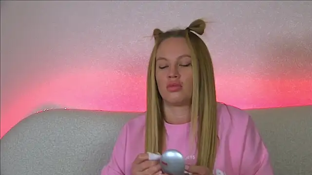 MariaNeumann online show from 26, 2, 2025