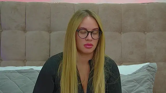 MariaNeumann online show from 28, 2, 2025