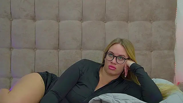 MariaNeumann online show from 1, 3, 2025