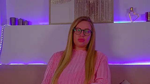 MariaNeumann online show from 16, 3, 2025