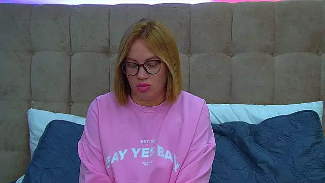 MariaNeumann online show from 11, 9, 2025