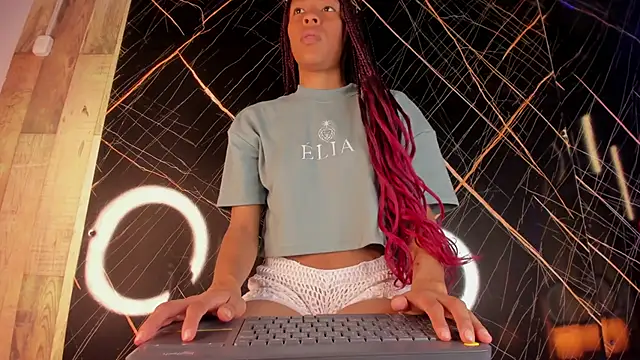 Kloe Suarez  online show from 17, 11, 2025