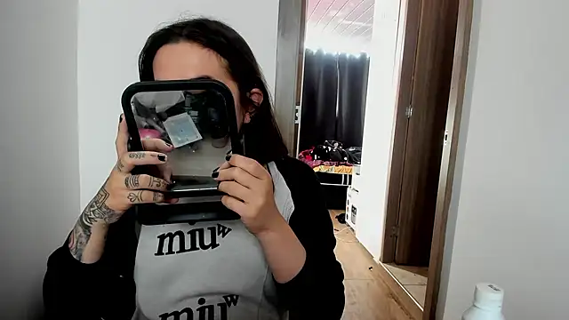 Sweet-Suck69 online show from 31, 1, 2025