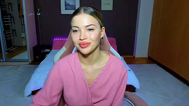 EmmyMills online show from 24, 2, 2025