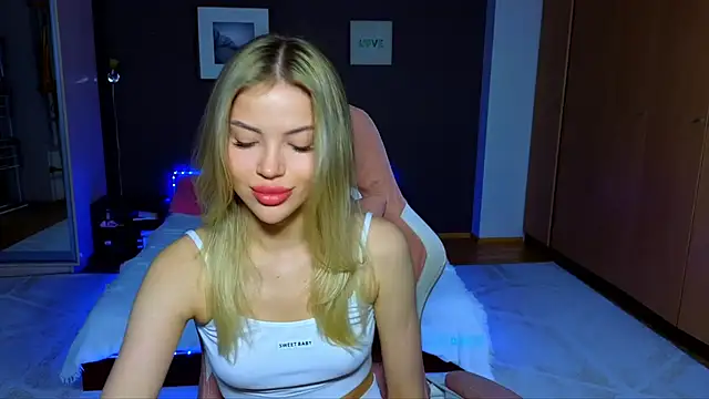 EmmyMills online show from 8, 3, 2025