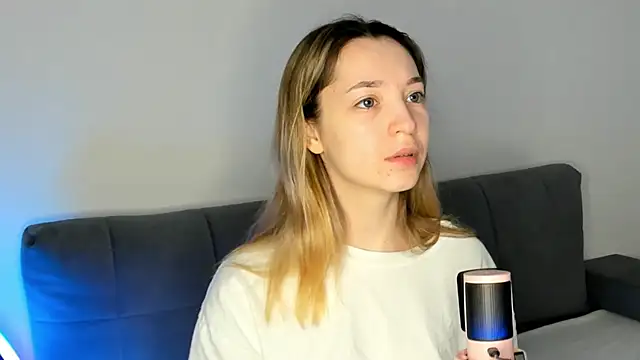 MiaThaine online show from 17, 2, 2025