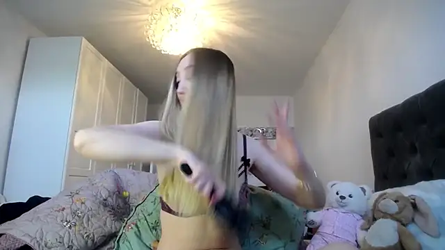 Ninadream2001 online show from 24, 1, 2025