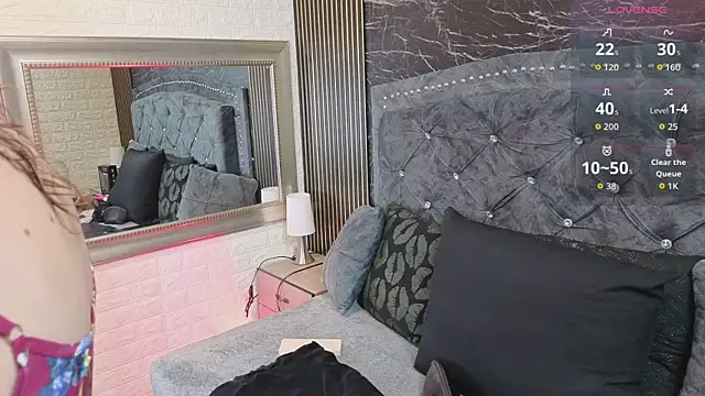 charlotte  G online show from 21, 4, 2026