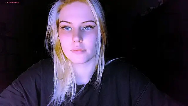VoluptuousDreams online show from 9, 3, 2025