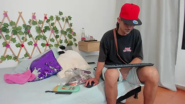 Snapshot of Zamu_1992 chatting on 11, 3, 2025 Zamu 1992 online show from 11, 3, 2025