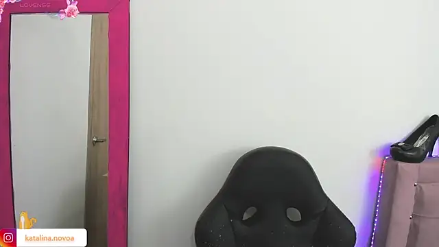 Katalina novoa online show from 1, 2, 2025