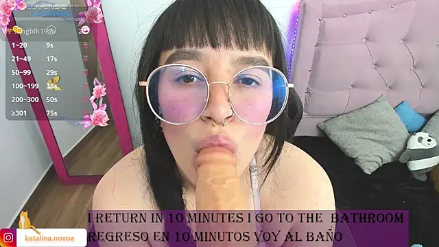 Katalina novoa online show from 3, 3, 2025