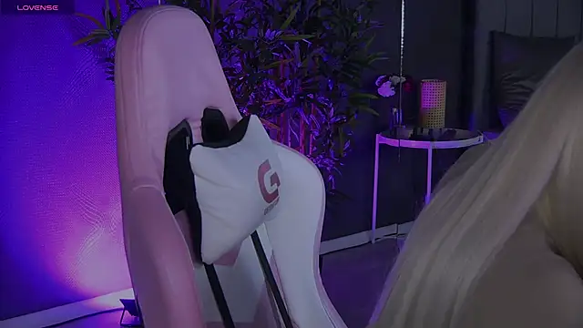 Snapshot of shayblonde chatting on 29, 12, 2024 shayblonde online show from 29, 12, 2024