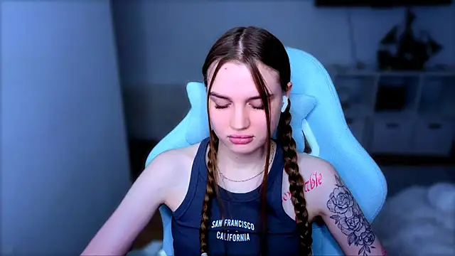 StellaLawless online show from 17, 12, 2025