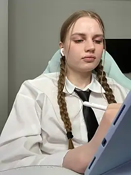 StellaLawless online show from 8, 3, 2026