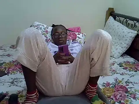 Snapshot of Sweet_Bear chatting on 31, 10, 2025 Sweet Bear online show from 31, 10, 2025