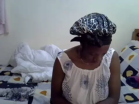 Snapshot of Sweet_Bear chatting on 10, 11, 2025 Sweet Bear online show from 10, 11, 2025