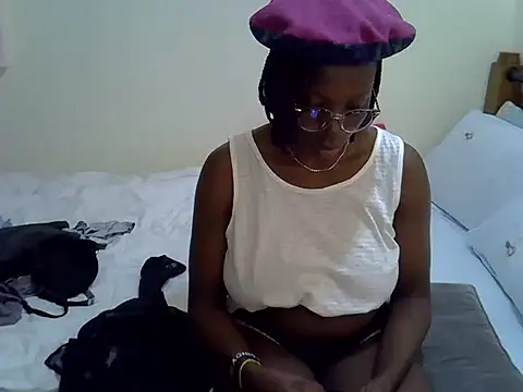 Snapshot of Sweet_Bear chatting on 10, 11, 2025 Sweet Bear online show from 10, 11, 2025