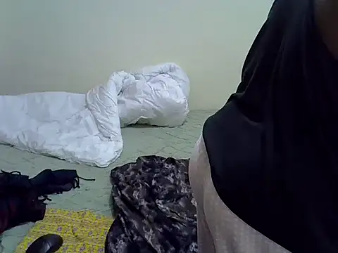 Snapshot of Sweet_Bear chatting on 5, 12, 2025 Sweet Bear online show from 5, 12, 2025