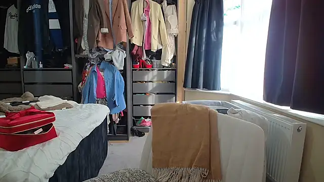 Snapshot of Bustyjessicalouu chatting on 18, 10, 2025 Bustyjessicalouu online show from 18, 10, 2025