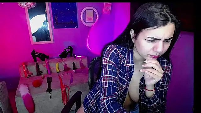 Snapshot of IsisRouse chatting on 22, 10, 2025 IsisRouse online show from 22, 10, 2025