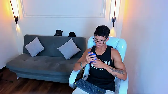 Snapshot of Paradise_boy_s chatting on 22, 12, 2025 Paradise boy s online show from 22, 12, 2025