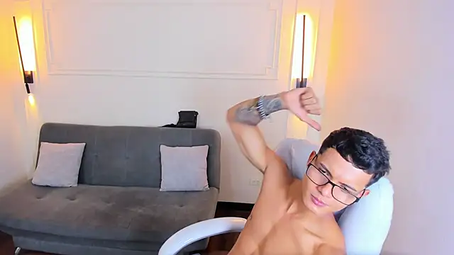 Snapshot of Paradise_boy_s chatting on 6, 1, 2026 Paradise boy s online show from 6, 1, 2026