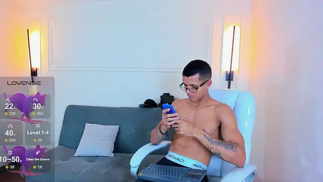 Snapshot of Paradise_boy_s chatting on 9, 2, 2026 Paradise boy s online show from 9, 2, 2026