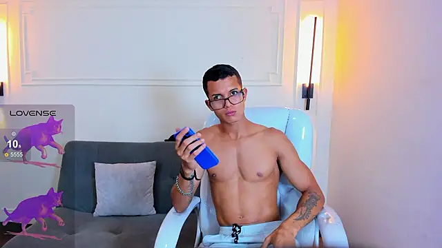 Snapshot of Paradise_boy_s chatting on 11, 2, 2026 Paradise boy s online show from 11, 2, 2026