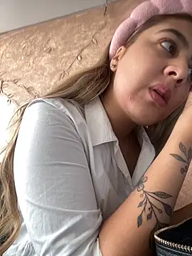 Snapshot of Miabonnett_ chatting on 22, 10, 2025 Miabonnett online show from 22, 10, 2025