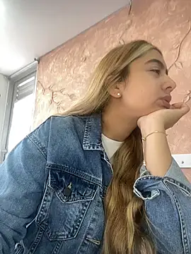 Snapshot of Miabonnett_ chatting on 5, 11, 2025 Miabonnett online show from 5, 11, 2025