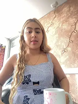 Snapshot of Miabonnett_ chatting on 8, 11, 2025 Miabonnett online show from 8, 11, 2025