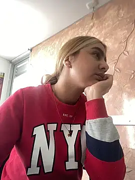 Snapshot of Miabonnett_ chatting on 12, 11, 2025 Miabonnett online show from 12, 11, 2025