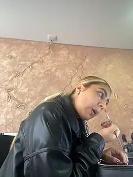 Snapshot of Miabonnett_ chatting on 21, 11, 2025 Miabonnett online show from 21, 11, 2025