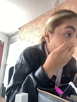 Snapshot of Miabonnett_ chatting on 22, 11, 2025 Miabonnett online show from 22, 11, 2025