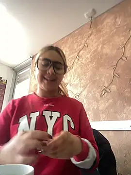 Snapshot of Miabonnett_ chatting on 2, 12, 2025 Miabonnett online show from 2, 12, 2025