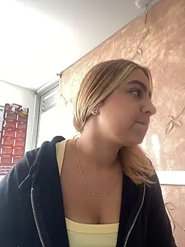 Snapshot of Miabonnett_ chatting on 3, 12, 2025 Miabonnett online show from 3, 12, 2025