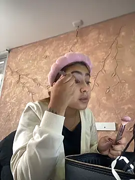 Snapshot of Miabonnett_ chatting on 4, 12, 2025 Miabonnett online show from 4, 12, 2025