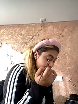 Snapshot of Miabonnett_ chatting on 5, 12, 2025 Miabonnett online show from 5, 12, 2025