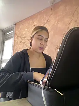 Snapshot of Miabonnett_ chatting on 15, 12, 2025 Miabonnett online show from 15, 12, 2025