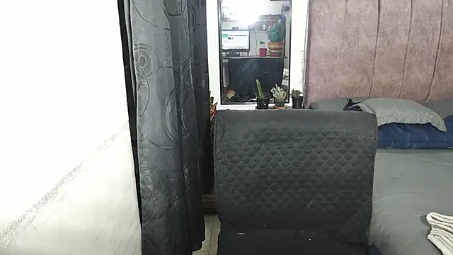 Snapshot of Liza_Thurner chatting on 19, 12, 2024 Liza Thurner online show from 19, 12, 2024