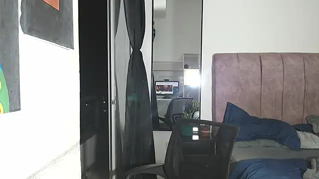 Snapshot of Liza_Thurner chatting on 3, 10, 2025 Liza Thurner online show from 3, 10, 2025