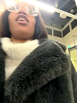 Snapshot of Black_Dolll chatting on 19, 12, 2025 Black Dolll online show from 19, 12, 2025