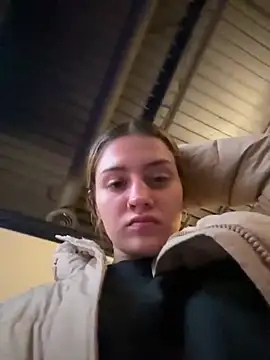 Snapshot of emilysue1 chatting on 31, 12, 2024 emilysue1 online show from 31, 12, 2024