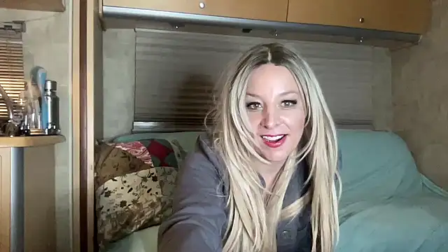 MonroeLoves online show from 15, 12, 2025