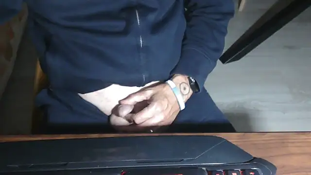 Snapshot of Adri_gard chatting on 13, 10, 2025 Adri gard online show from 13, 10, 2025