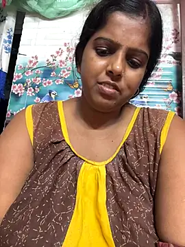 Snapshot of Beauty-queen chatting on 28, 10, 2025 Beauty-queen online show from 28, 10, 2025