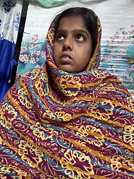 Snapshot of Beauty-queen chatting on 12, 11, 2025 Beauty-queen online show from 12, 11, 2025