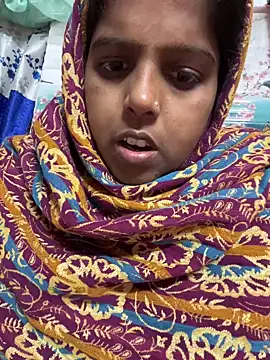 Snapshot of Beauty-queen chatting on 15, 12, 2025 Beauty-queen online show from 15, 12, 2025