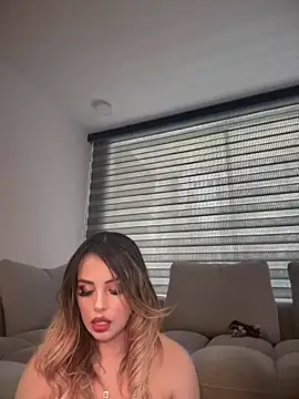 Snapshot of Alirawrz chatting on 8, 3, 2025 Alirawrz online show from 8, 3, 2025